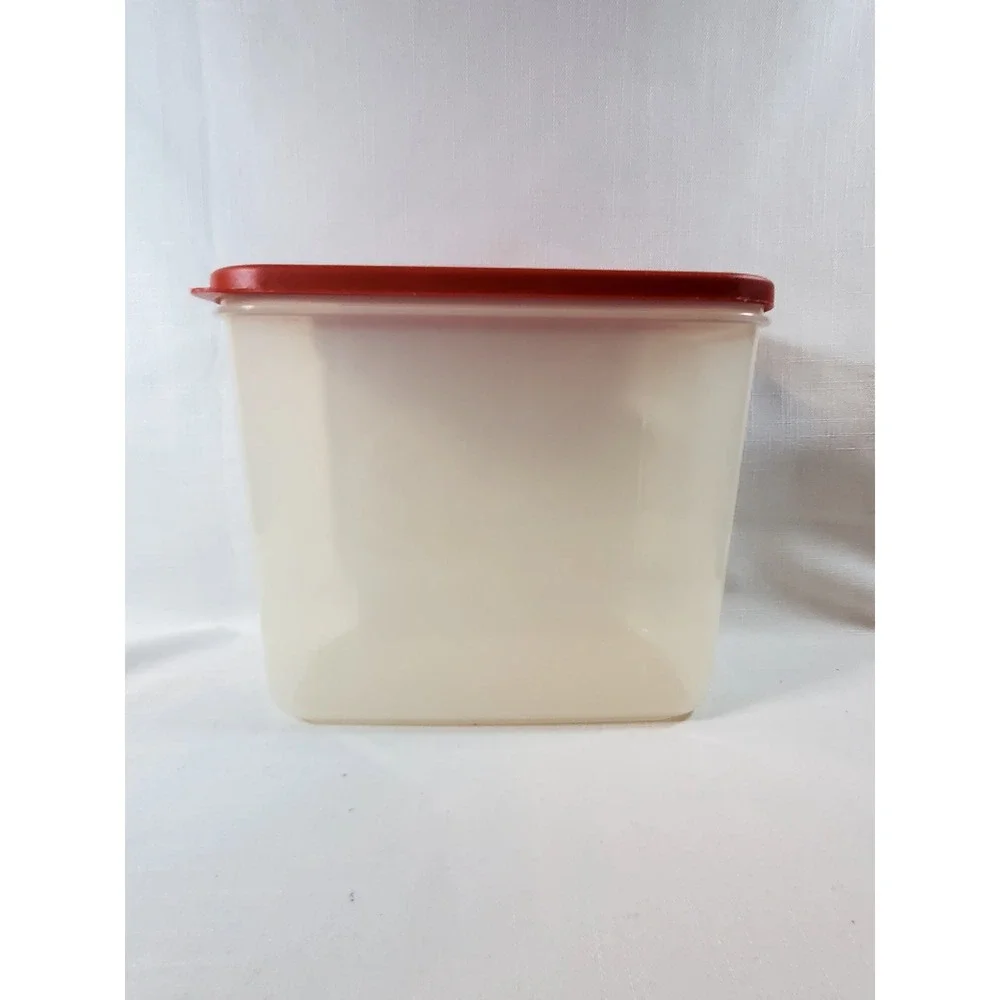 Rubbermaid ● 16.2 Cup‎ Food Storage Container 3.8L Red Lid ● Made in USA